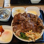 かるびのとりこ - 私の頼んだ、牛かるび丼の理事長盛り(税込1,190円)