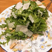 ピザダヴィンチトウキョウ - 国産ルッコラとペコリーノチーズのサラダ