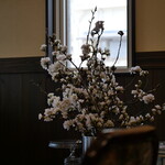 Le cafe Printanier - 窓の先には十文字神社の桜が見えて素敵な風景です