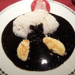 シェ・イノ - 【第5回東京グランメゾン チャリティカレー】イカスミカレー(1000円)