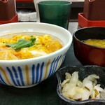 Nakau - 親子丼(並)＋みそ汁京風つけものセット 600円