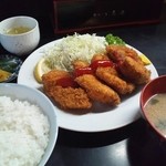 鳥治キッチン - ランチのチキンカツ定食550円。