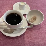Chez 田坂（シェ・田坂） - 小さめのカップのコーヒー！