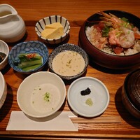 魚とおばんざい 泉士 - 海鮮桶盛りひつまぶしランチ(土日祝ランチ)
