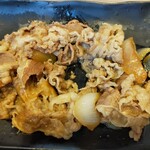 Yoshinoya - お肉は普通の牛丼のお肉ですね