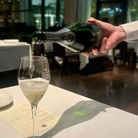 THE COSMOPOLITAN GRILL BAR TERRACE - シャンパーニュ