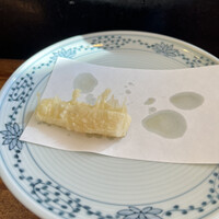 天ぷら新宿つな八 大丸東京店 - 黒潮５０６０円。紋甲烏賊。中心が生に近い状態の、文句のない味わいです（╹◡╹）