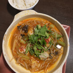 西安刀削麺酒楼 - 牡蠣の土鍋麻辣煮込み