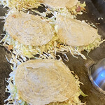 お好み焼 ひろしま 天よし - 盛り上がってきました〜一気に焼いちゃうよ〜