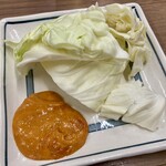 焼鳥日高 - 「生キャベツ（味噌マヨ）」150円也。