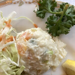 東洋軒 - ポテトサラダもまろやかな味付け。