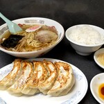 幸楽 - 料理写真:餃子とラーメンのセット