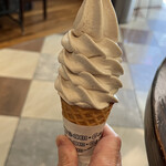 ジェラテリア アクオリーナ - カシューナッツソフトクリーム