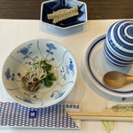 うなぎ処 山道 - 骨と茶碗蒸し、兜の味噌煮菜花添え