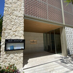 BLUE BOOKS cafe OKINAWA - ホテル入口