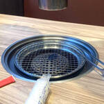 国産牛焼肉くいどん - 焼肉焼く場所