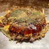 Imoya Imokichi - お好み焼きのそば入りネギとチーズのトッピング