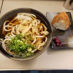 南海そば - きざみうどんとおにぎり(たらこ)に　なります。