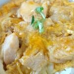 Nakau - 親子丼450円 玉子の色は、投稿写真より濃くオレンジでした。