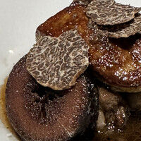 アーティショー - 大浦牛蒡と豚足のマトロート、ポルト酒のソース、トリュフ、フォアグラ。