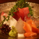Kisei - 中トロ、赤身、シマアジ、赤貝、平目、蛸、真鯛の盛合せ