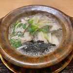 富小路 やま岸 - あわびと春野菜のまる鍋