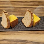 chichi cheese factory AND wine - 自家製のパンとフォカッチャ