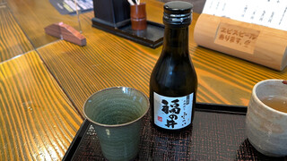 あみだそば はなれ - 日本酒(福の井)一合 790円。