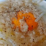 バク豚696 - 卵黄とブラックペッパー