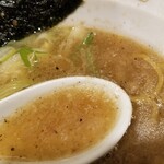 北海道らーめん ひむろ - かき混ぜ無し。油部分。