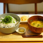 キチプラス - ゆでしらす丼 (￥1,100)