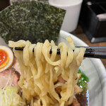 櫻井中華そば店 - 自家製の中太手揉み麺