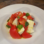 アンティカ オステリア マジカメンテ - トマトが甘いカプレーゼ