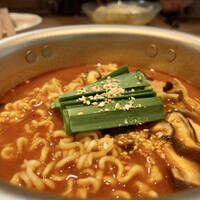 炭火焼肉ホルモン うしごろ 中目黒店 - 本気のホルモン辛ラーメン
