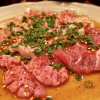 炭火焼肉ホルモン うしごろ 中目黒店 - 名物！ホルモン盛り合わせ