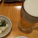 Yoshifumi - 乾杯～。突き出しも美味しい。