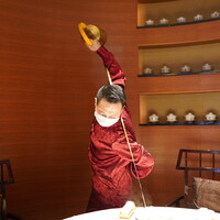四川豆花飯荘 東京店 - 背中から