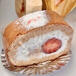 パティスリー キュイッソン ドール - 桜ロールケーキ(\360)