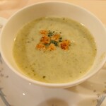 ラ・プーラルド - スープ、ホウレンソウのポタージュロワイヤル