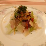 ラ・プーラルド - オードブル、生ハムとパルミジャーノのサラダ