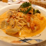 ラ・プーラルド - 追加、エビとイカとアサリのトマトクリームパスタ