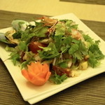 タイ国料理　チャイタレー - 2013.7 ヤムタレー（850円）タイハーブとシーフードのサラダ
