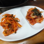 食道園 - 自家製キムチ（右が白菜、左がなます風）