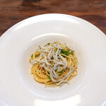 エビスエスクラッシコ - しらすと甘唐辛子