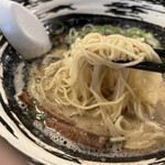 ら～めんBUBU - 麺は細麺ストレート