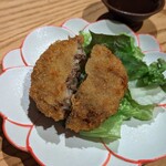 和食 八のじ - 春キャベツたっぷりの和牛メンチカツ 450円