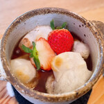 喫茶去 ありまま - イチゴとぷくぷくのお餅が入ってますよ✧‧˚