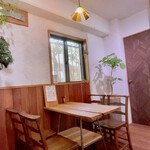 喫茶去 ありまま - 店内 テーブル席