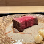 わたなべ - 炭火で完璧な火入れ