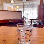 喫茶去 ありまま - 寒い日でしたのでお冷でなく、
                                お白湯をお出しして下さいました♡
                                こちらのグラスも作家さんのものꕤ*.ﾟ